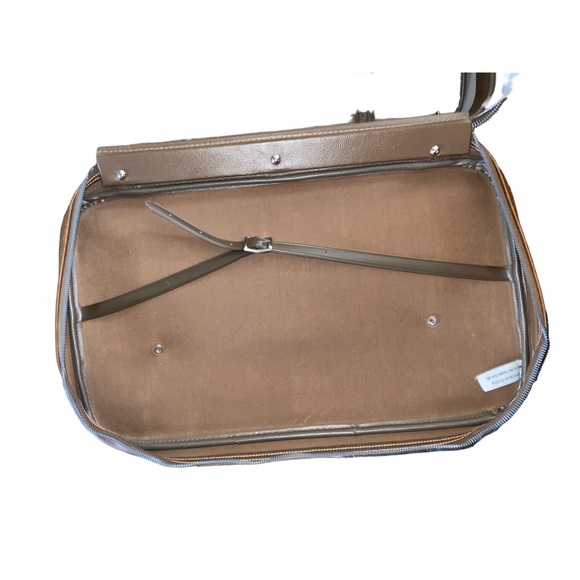 Vintage 1978 American Tourister  Inc. 100% Leather Brown Suitcase (Carry-On) - Picture 11 of 17
